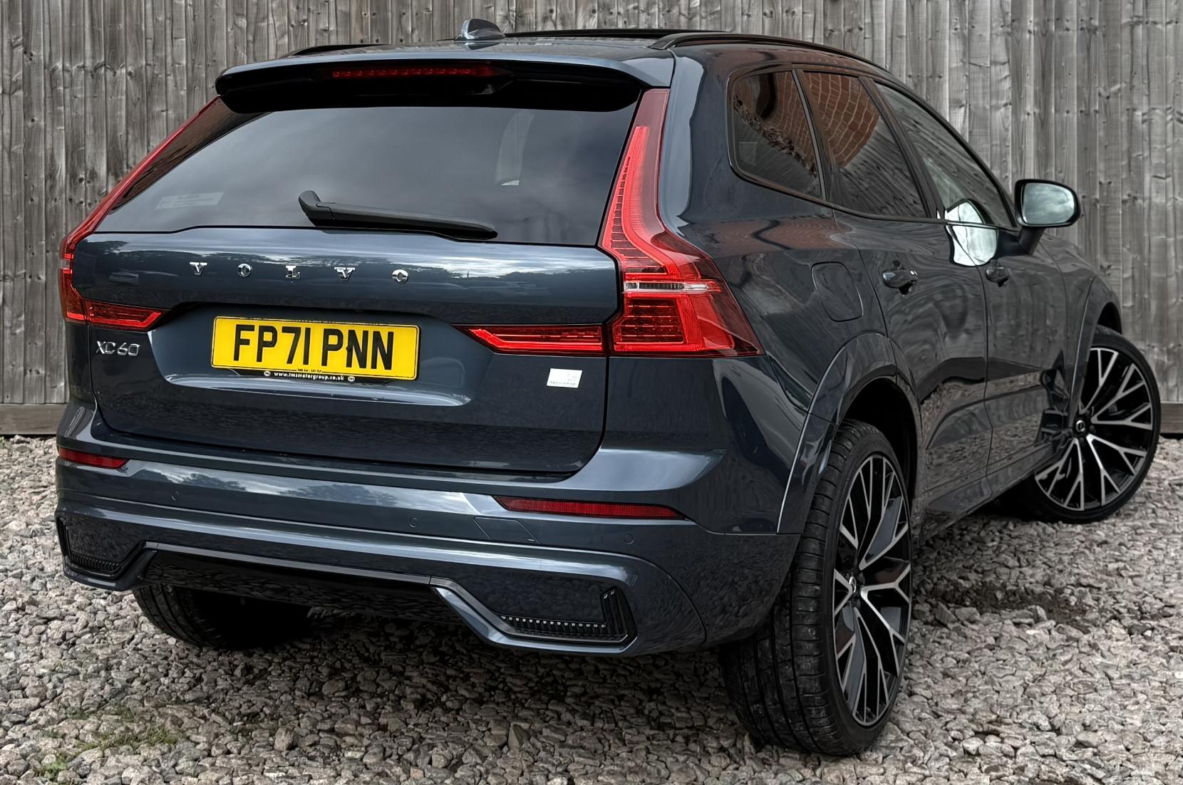 Volvo XC60 2.0h T8 Recharge 11.6kWh R-Design Pro SUV 5dr Petrol Plug-in Hybrid Auto AWD Euro 6 (s/s) (390 ps)