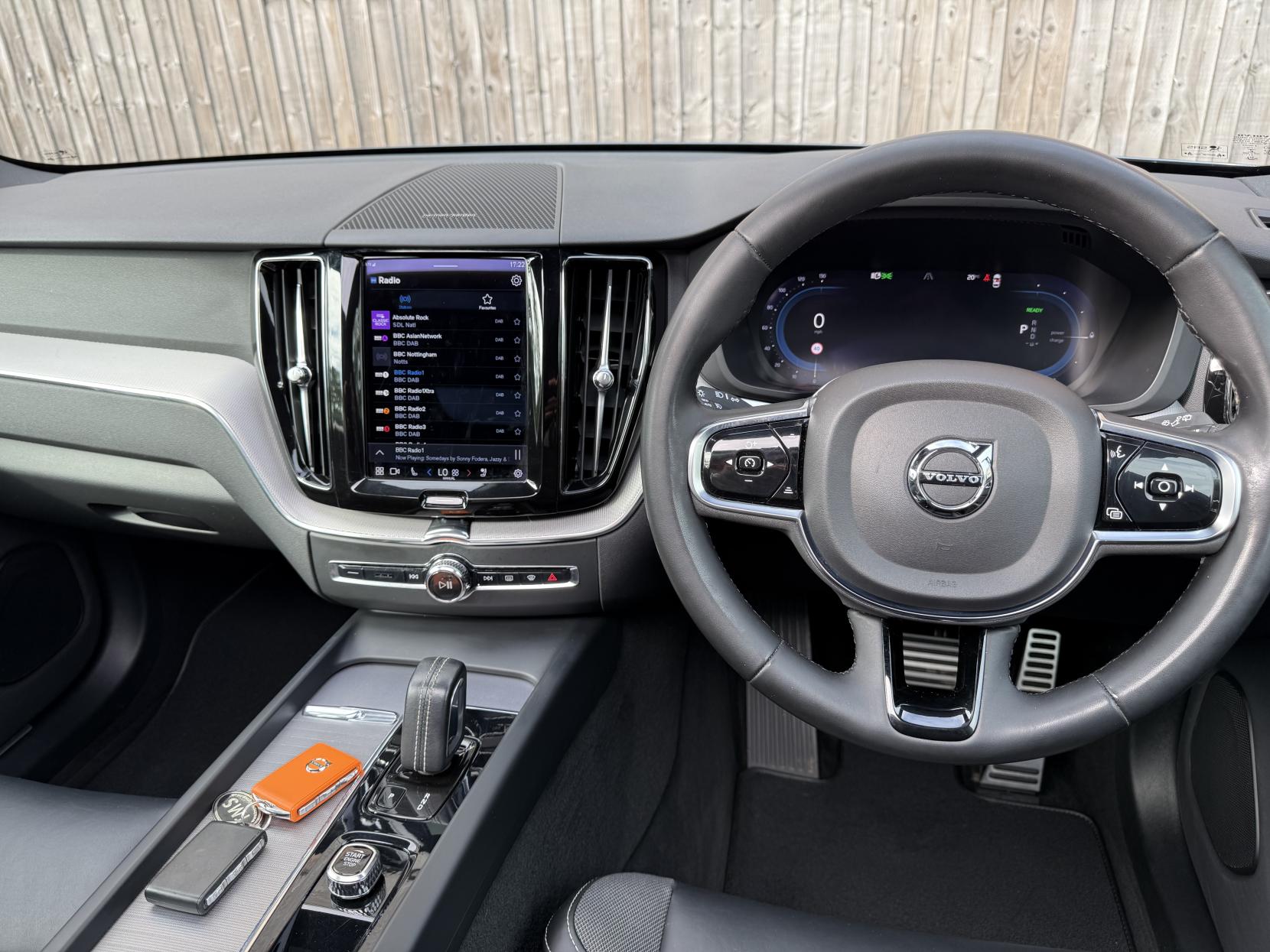 Volvo XC60 2.0h T8 Recharge 11.6kWh R-Design Pro SUV 5dr Petrol Plug-in Hybrid Auto AWD Euro 6 (s/s) (390 ps)