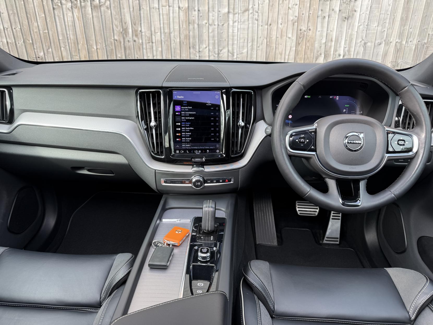 Volvo XC60 2.0h T8 Recharge 11.6kWh R-Design Pro SUV 5dr Petrol Plug-in Hybrid Auto AWD Euro 6 (s/s) (390 ps)