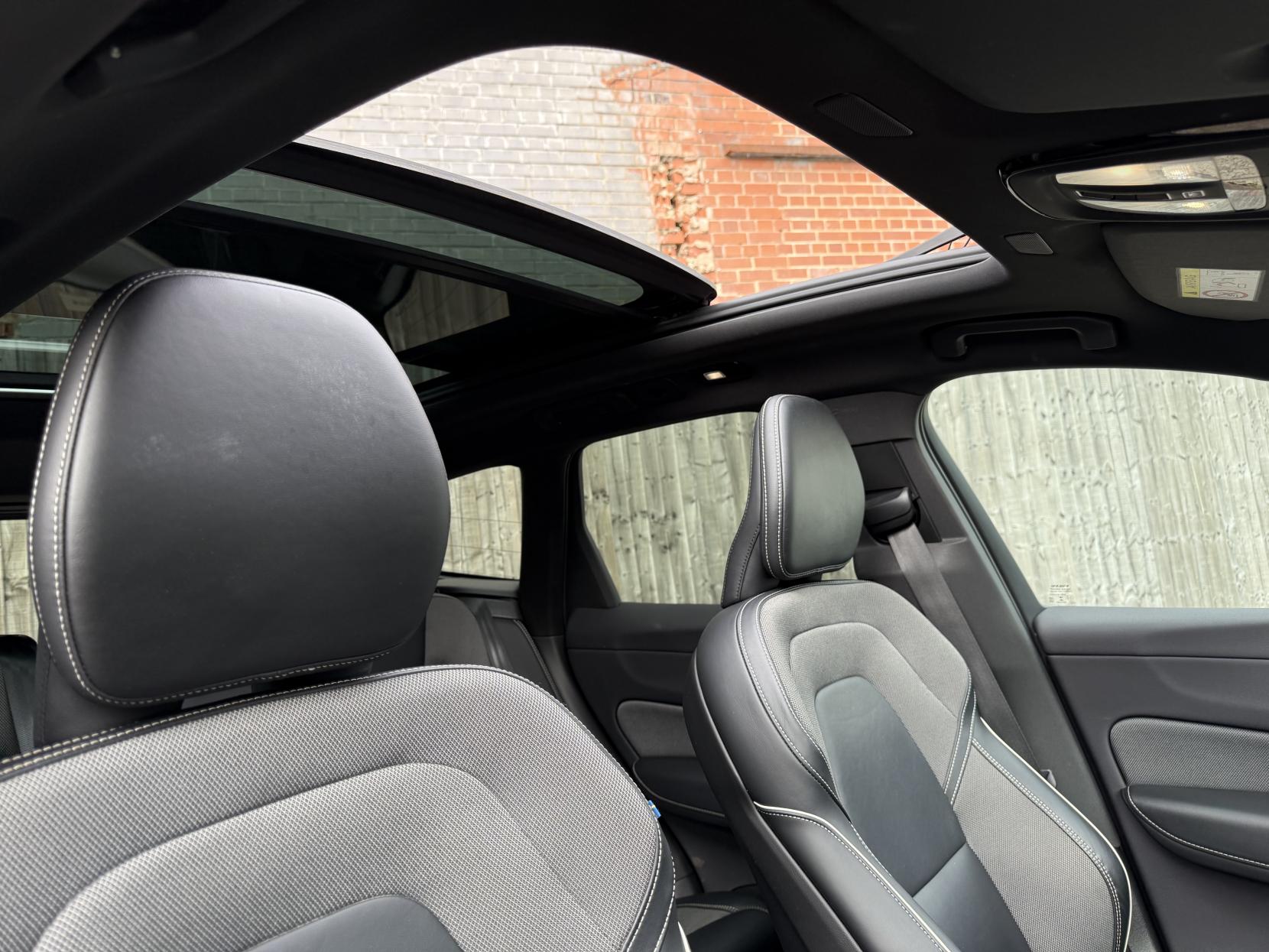 Volvo XC60 2.0h T8 Recharge 11.6kWh R-Design Pro SUV 5dr Petrol Plug-in Hybrid Auto AWD Euro 6 (s/s) (390 ps)