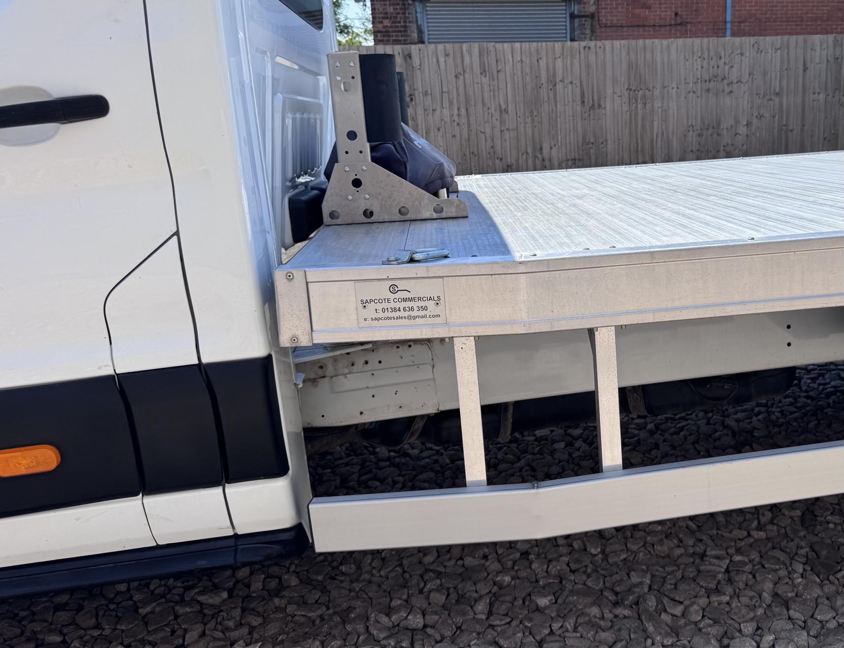 Ford Transit 2.2 TDCi 350 Chassis Cab 2dr Diesel Manual RWD L4 H1 Euro 5 (DRW) (125 ps)