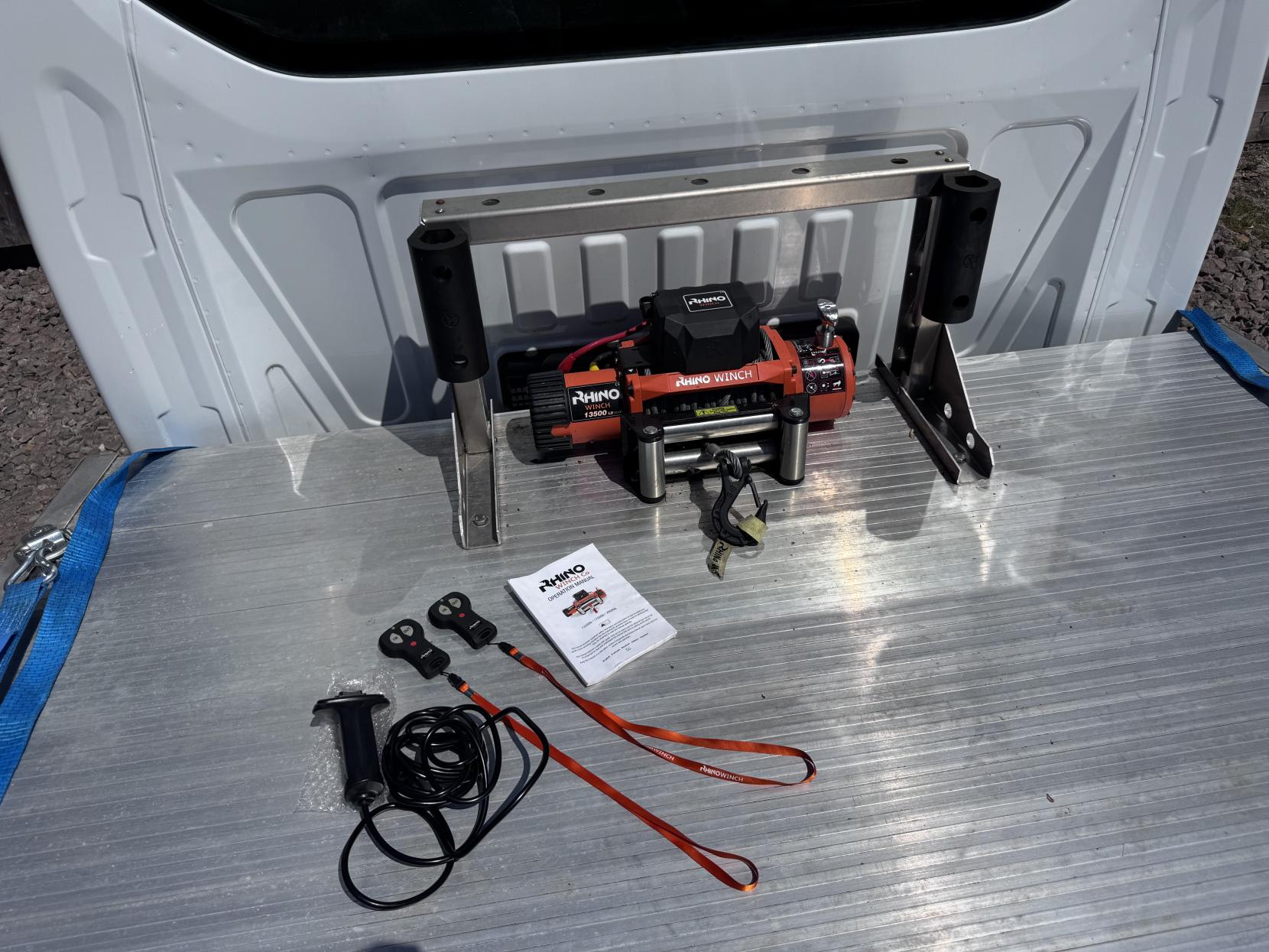 Ford Transit 2.2 TDCi 350 Chassis Cab 2dr Diesel Manual RWD L4 H1 Euro 5 (DRW) (125 ps)