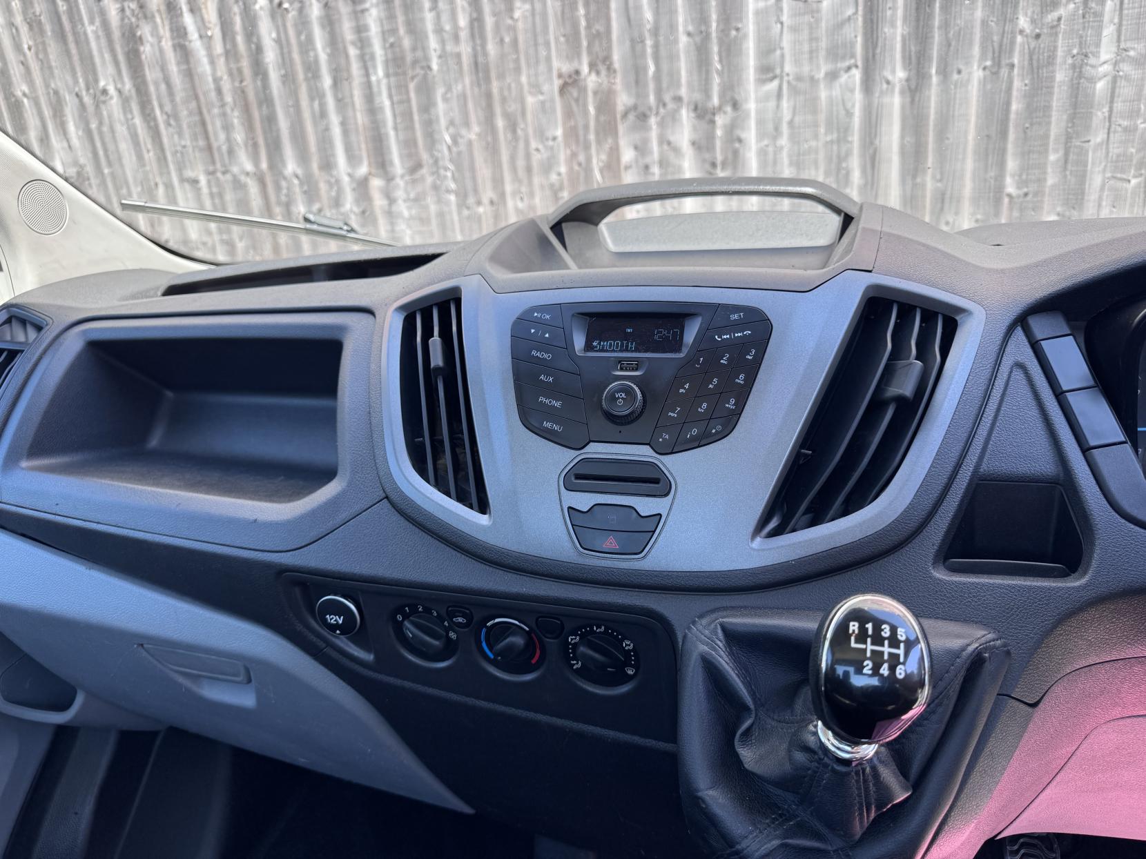 Ford Transit 2.2 TDCi 350 Chassis Cab 2dr Diesel Manual RWD L4 H1 Euro 5 (DRW) (125 ps)