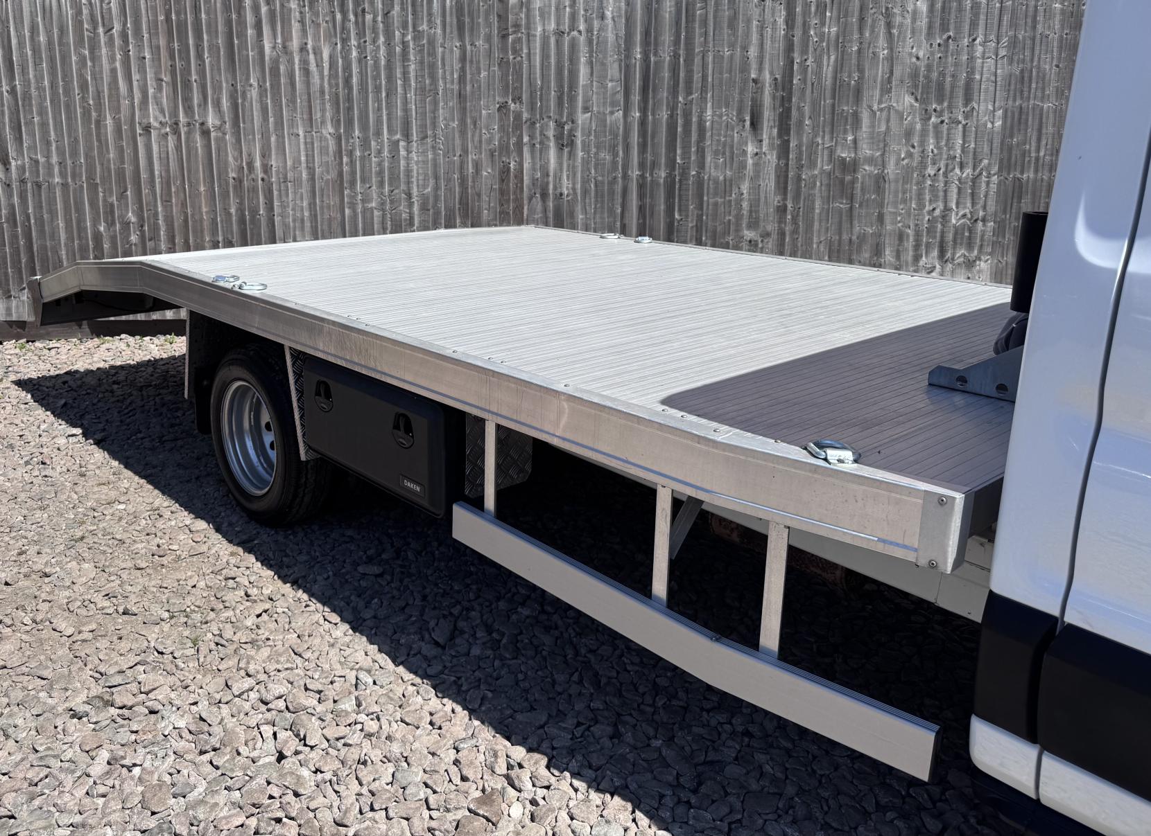 Ford Transit 2.2 TDCi 350 Chassis Cab 2dr Diesel Manual RWD L4 H1 Euro 5 (DRW) (125 ps)