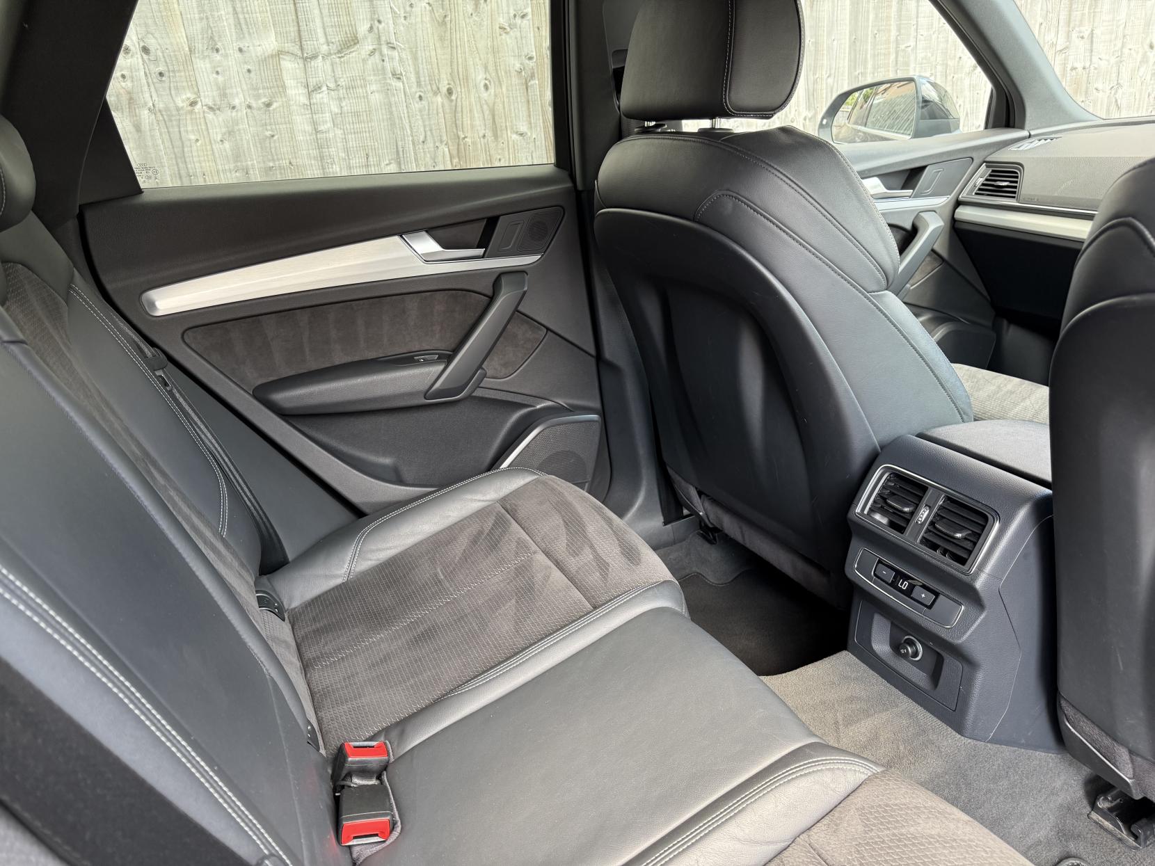 Audi Q5 2.0 TDI S line SUV 5dr Diesel S Tronic quattro Euro 6 (s/s) (190 ps)