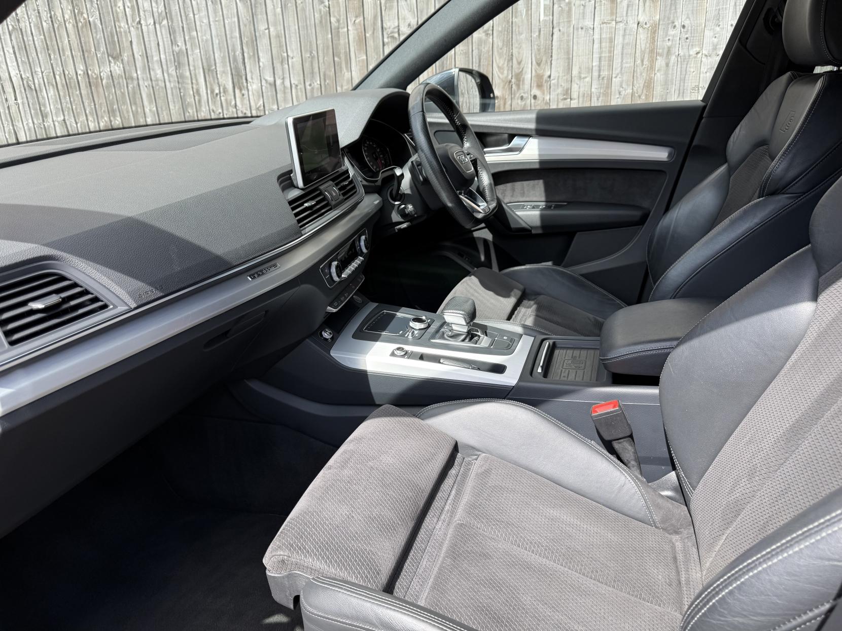 Audi Q5 2.0 TDI S line SUV 5dr Diesel S Tronic quattro Euro 6 (s/s) (190 ps)
